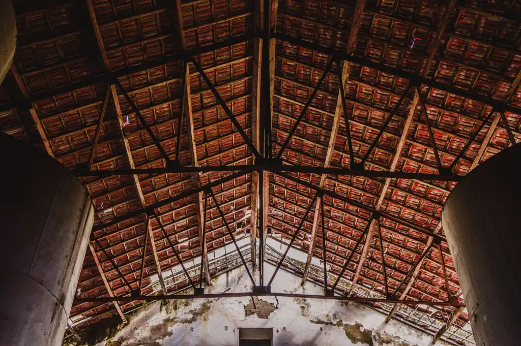 湖北广告制作选型指南:喷绘写真与标识标牌匹配要点分析