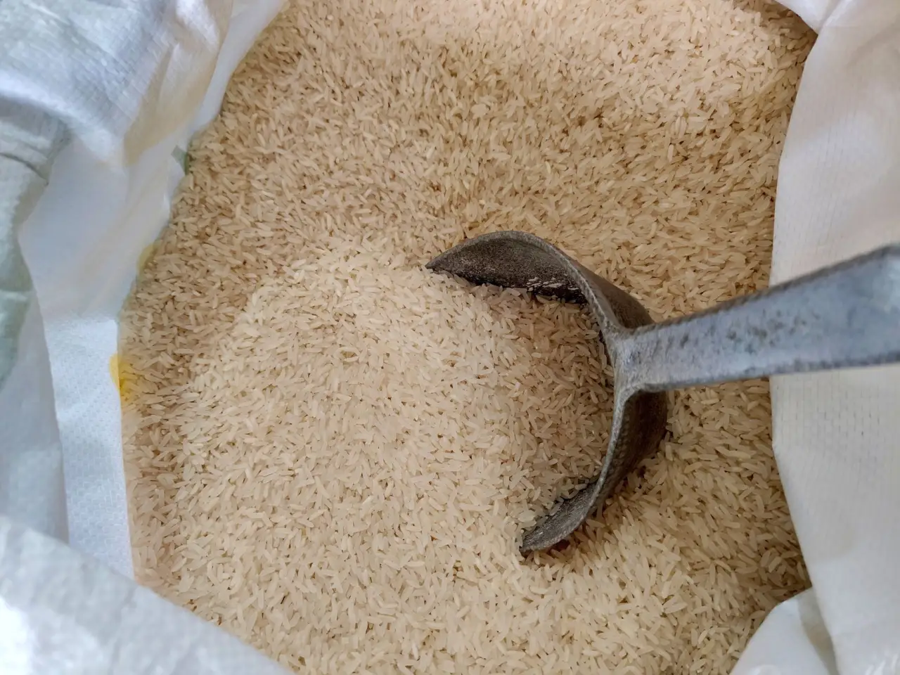 华中地区标识标牌制作常见材料对比与选型指南