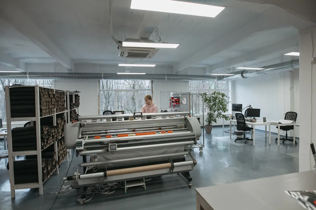 广告制作中喷绘写真材料的耐候性对比与户外应用选型分析正文配图 2
