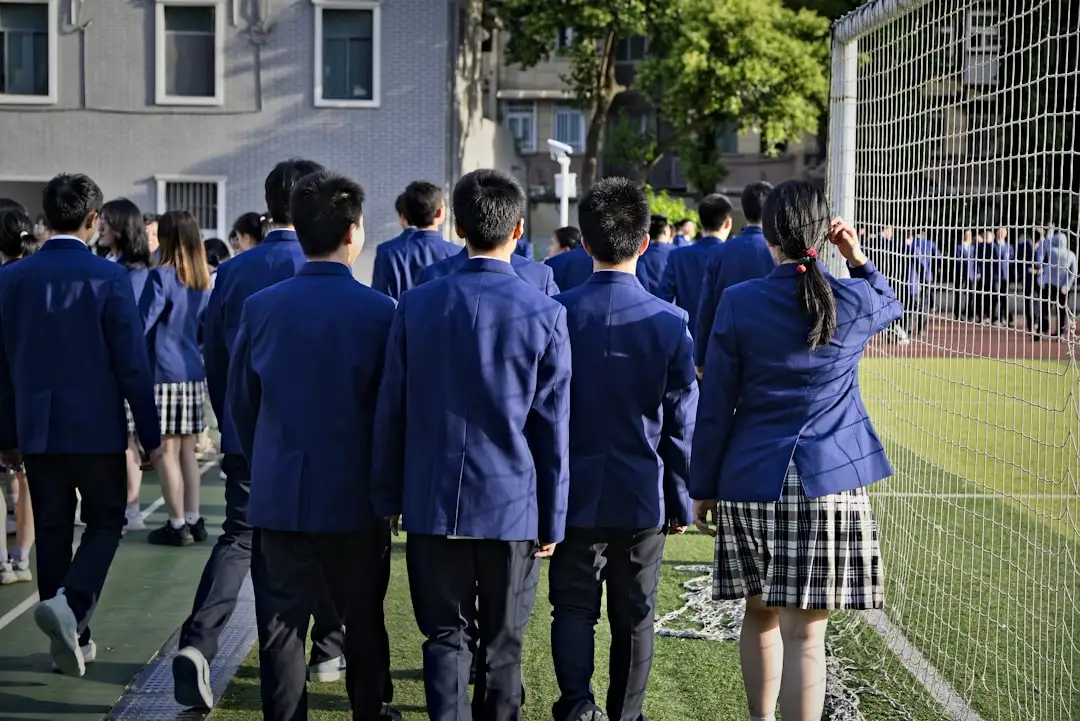 华中地区广告制作选购指南：喷绘写真与标识标牌材质对比