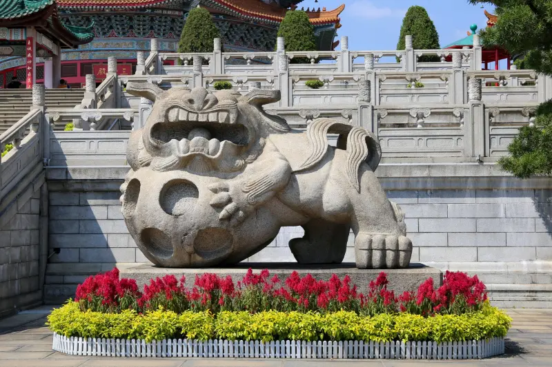 湖北广告喷绘写真工艺升级：高精度UV打印与传统溶剂型喷绘的选型对比